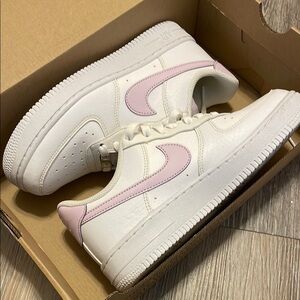 Nike White and Pink Sneakers Classic Low-Top Design